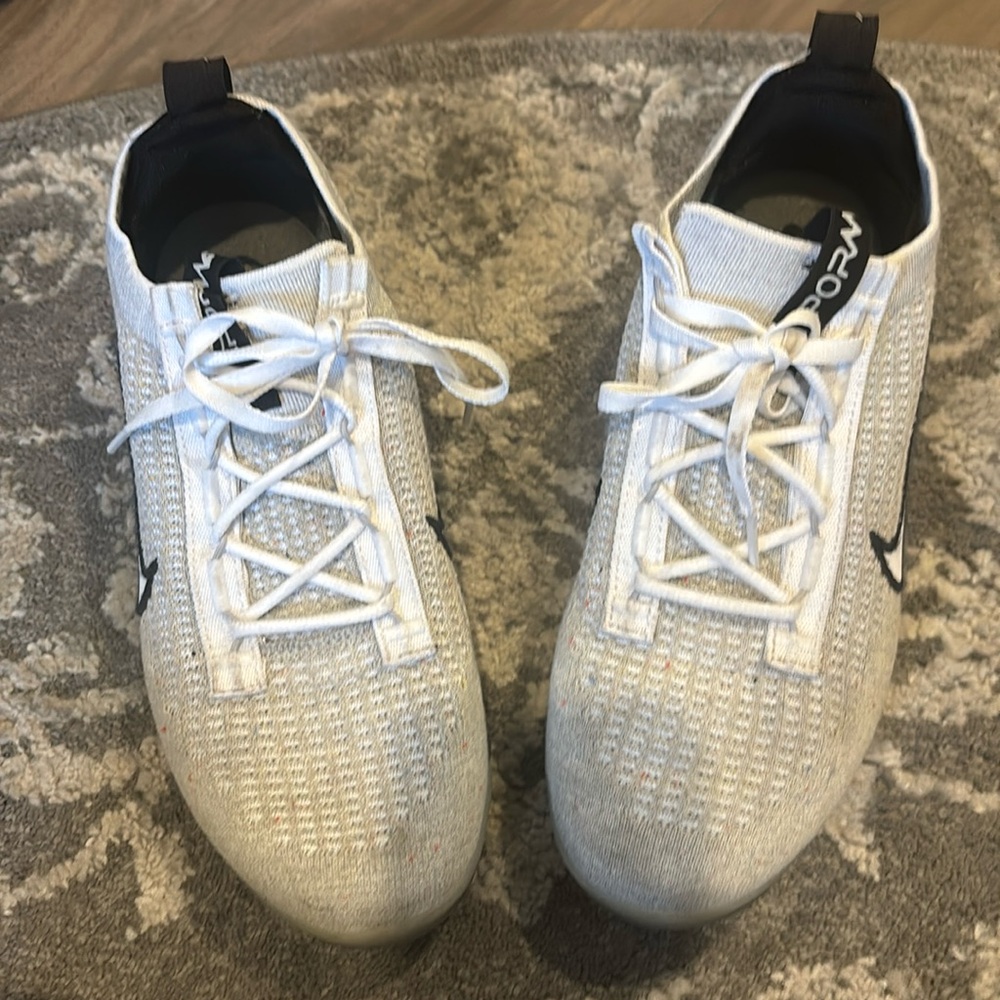 Men’s Nike sneakers